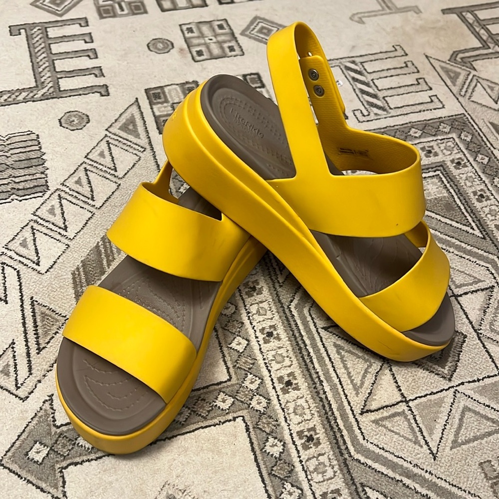 Crocs Brooklyn Low Wedge Platform Sandals